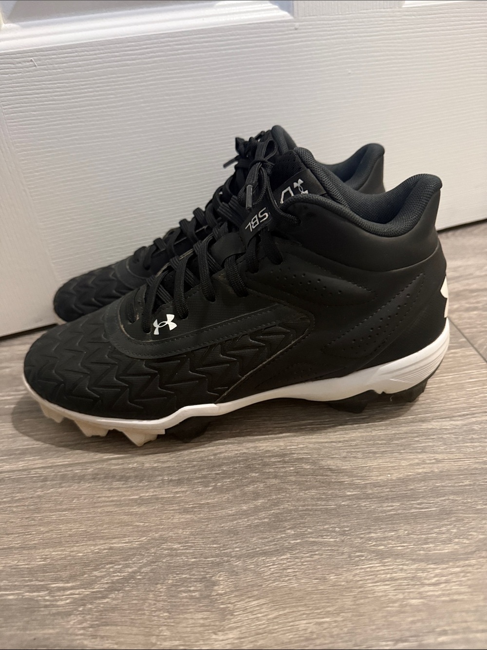 Under Armour Black and White Turf Baseball Cleats Size Men’s 7